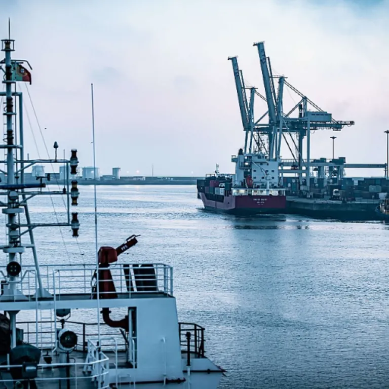 Comprendre l'importance du tableau en mètre cube dans l'industrie de l'import-export